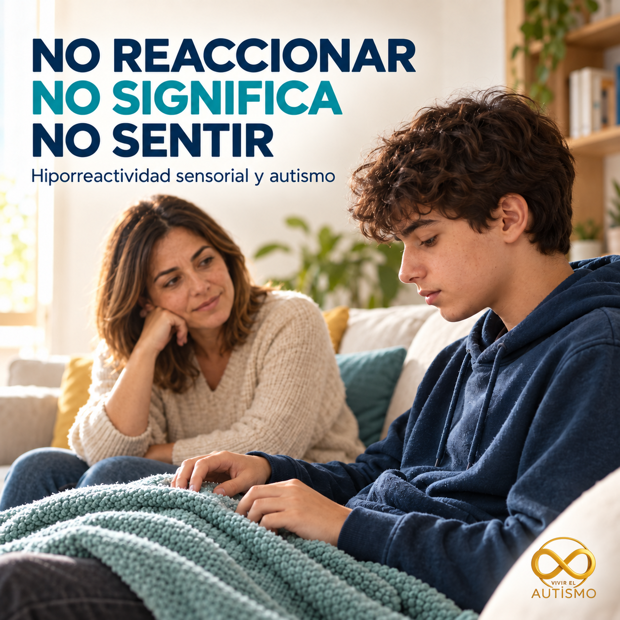 Adolescente autista explora la textura de una manta mientras su madre observa sus señales sensoriales con atención